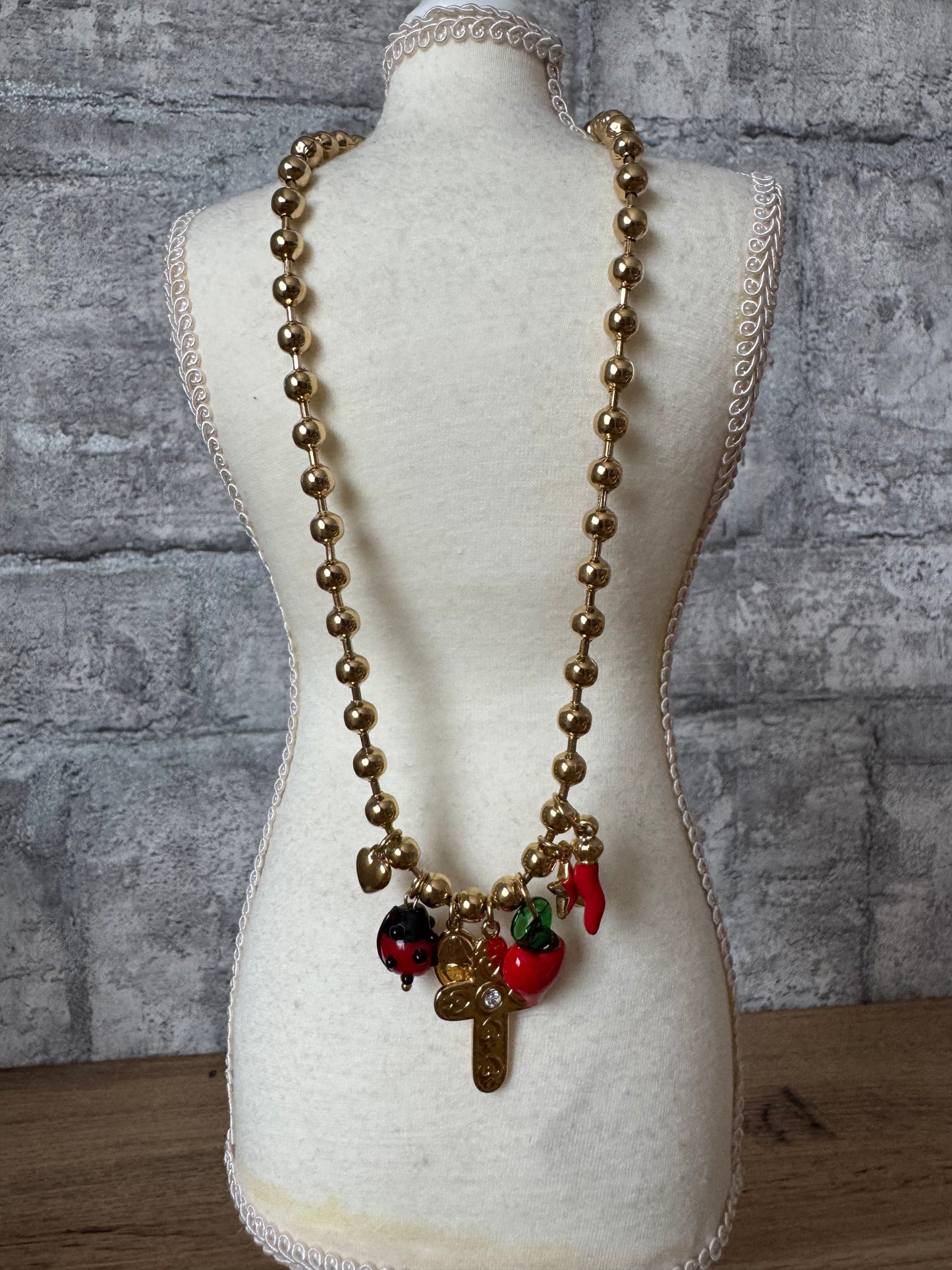 Collier Breloques Rouge