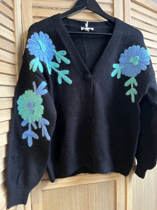 Pull Gilet Noir Fleurs Pulpeuse