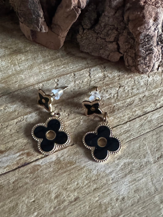 Boucle D’Oreille Fleur Noir