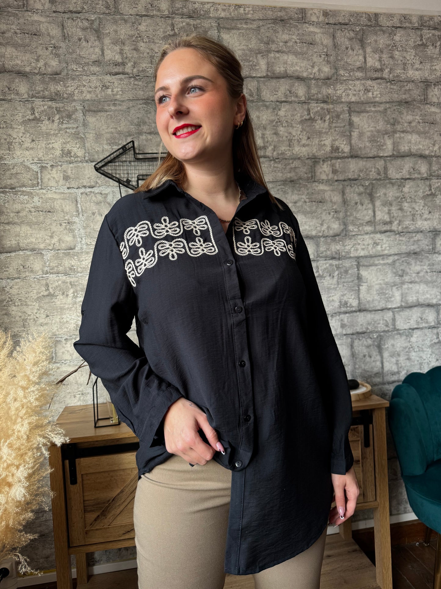 Chemise Broderie Noir Pulpeuse