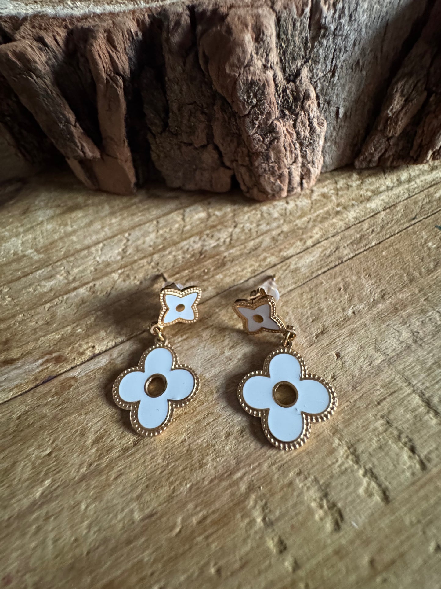 Boucle D’Oreille Fleur Blanc